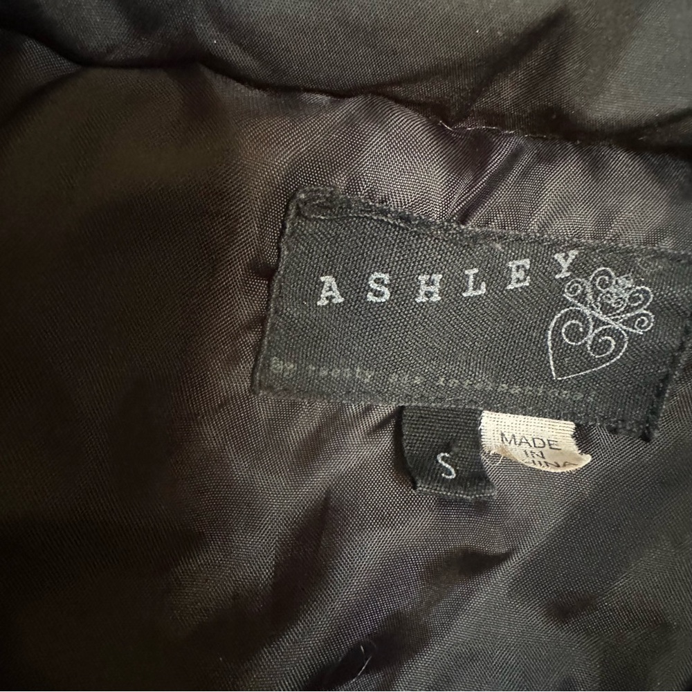 VTG Ashley Black Puffer Vest-Small-Faux Fur Hoodie-Streetwear Y2K Grunge - Picture 3 of 9